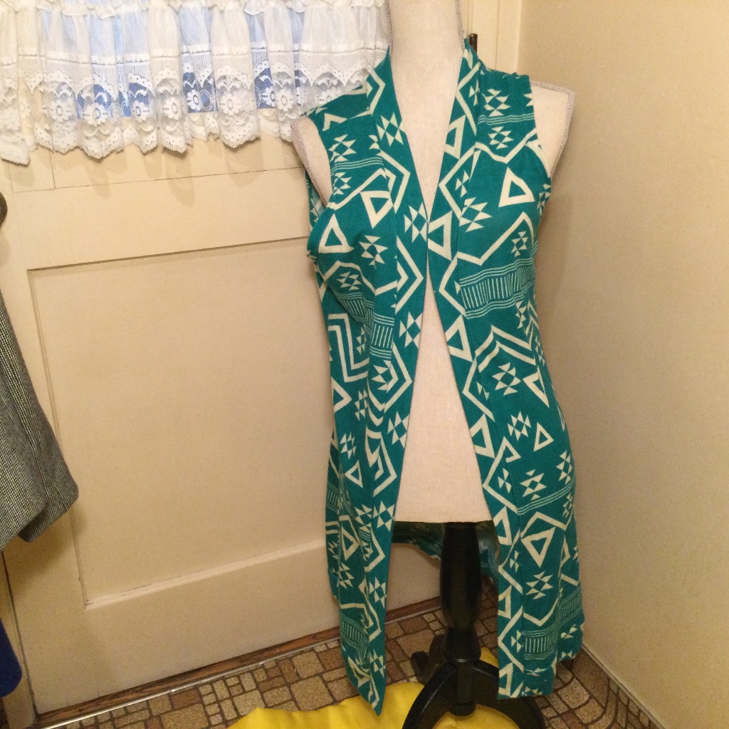 Green And White Pattern Open Faced Long Sleeveless Vest